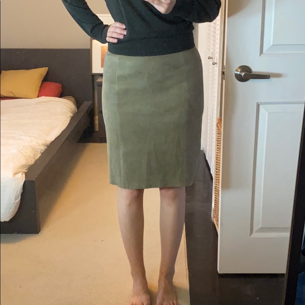 Theory taupe suede skirt